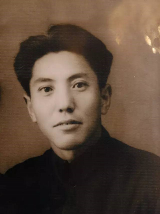 張世英(抗戰老戰士、西安石油大學離休幹部) 張世英(抗戰老戰士、西安石油大學離休幹部)