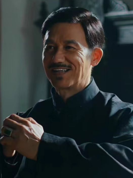 陸峰(驚悚懸疑電影《黃金詭事錄》中的角色) 陸峰(驚悚懸疑電影《黃金詭事錄》中的角色)
