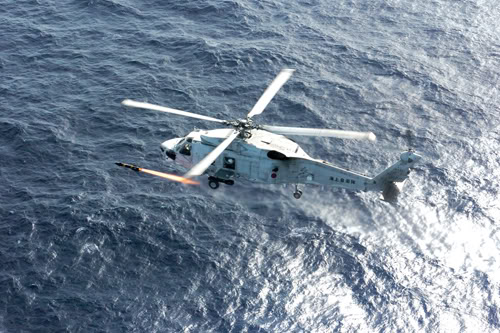 SH-60K反潛直升機發射AGM-114地獄火飛彈