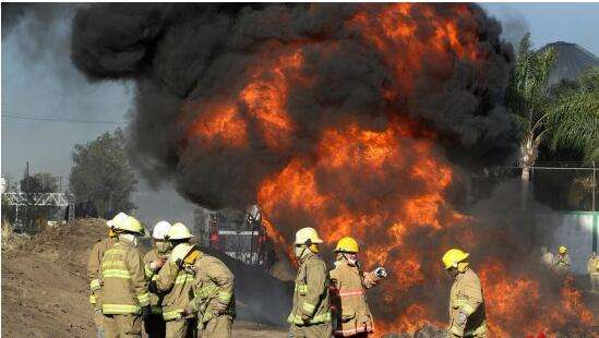 墨西哥輸油管道爆炸事件