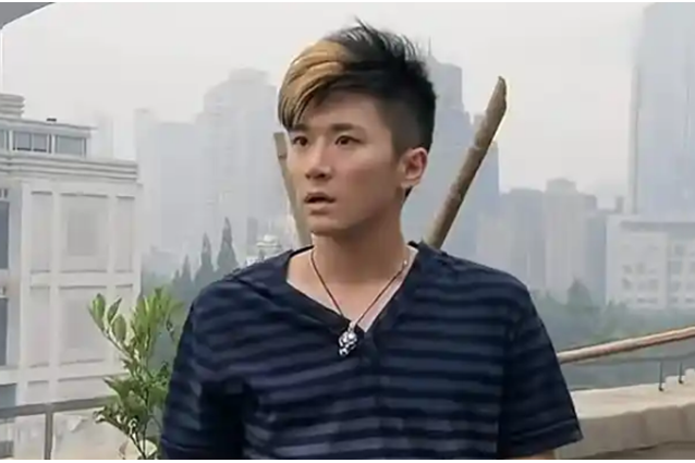 童鳴(家庭劇《兒女情更長》中的角色) 童鳴(家庭劇《兒女情更長》中的角色)