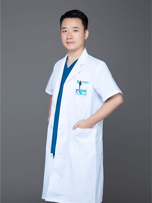 潘光磊(洛龍未毛醫療美容執業醫師) 潘光磊(洛龍未毛醫療美容執業醫師)