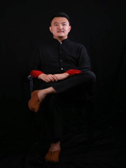 邱凱(遵化市凱歌兒實業有限公司執行董事) 邱凱(遵化市凱歌兒實業有限公司執行董事)