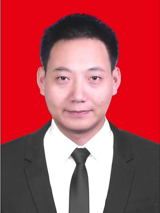 方曉斌(浙江省蘭谿市公安局黨委委員、交通運輸行政執法隊專職副隊長) 方曉斌(浙江省蘭谿市公安局黨委委員、交通運輸行政執法隊專職副隊長)