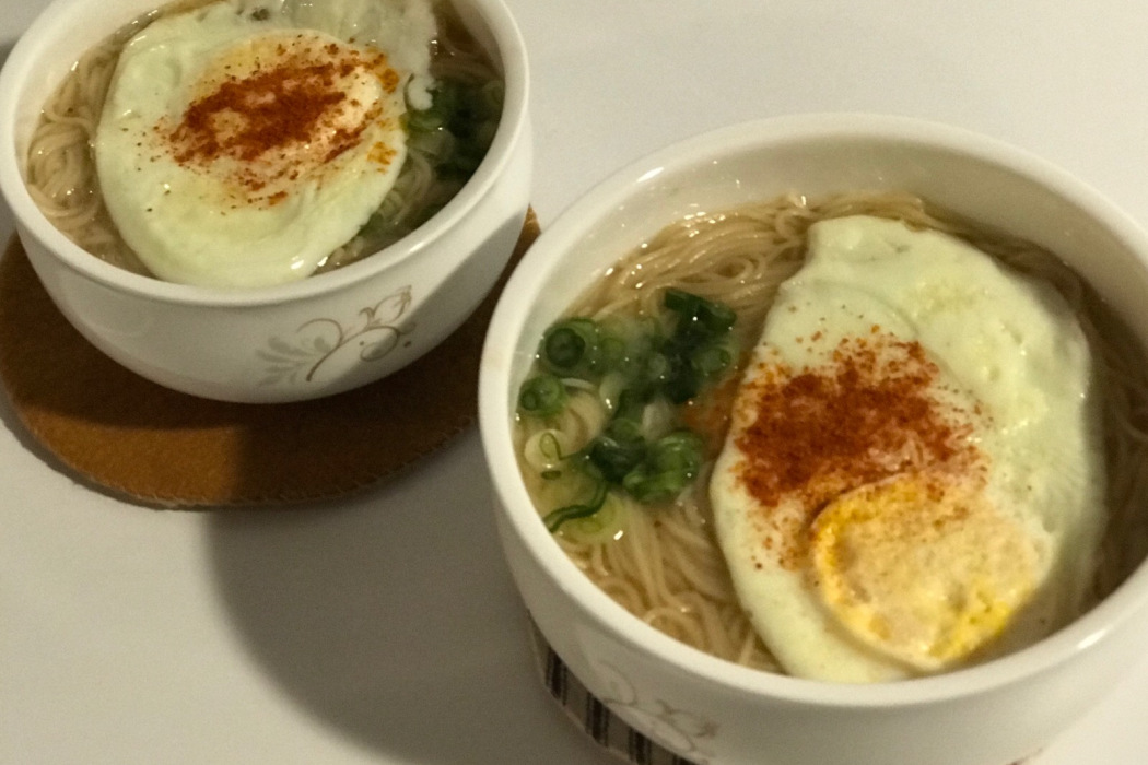 煎蛋素麵 煎蛋素麵