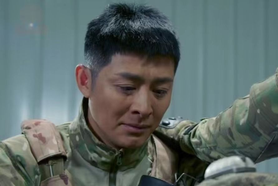 周虎(軍旅劇《決勝零距離》中的角色) 周虎(軍旅劇《決勝零距離》中的角色)
