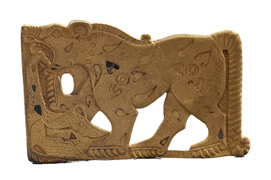 虎銜鷹金飾牌  戰國末期 公元前三世紀