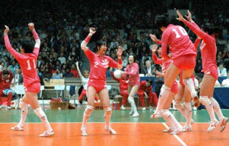 中國女排86年世錦賽奪冠 隊員歡呼勝利