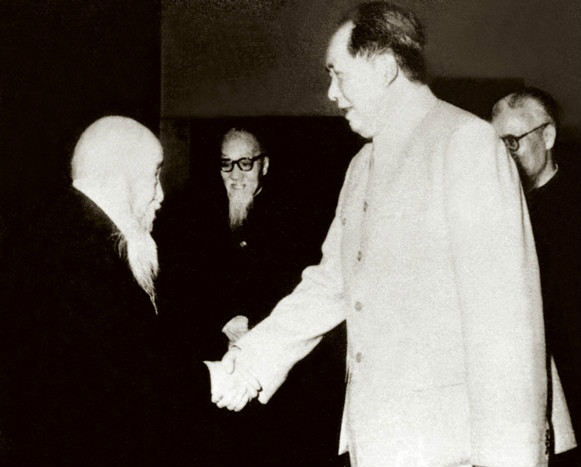 沈鈞儒先生和毛澤東同志在一起