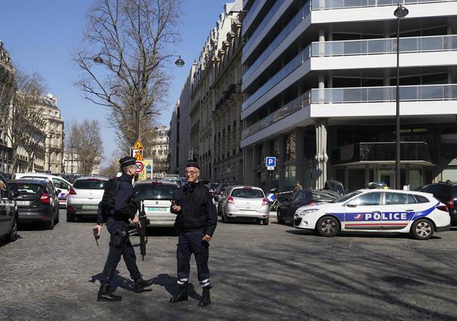 郵件爆炸案的IMF巴黎辦公室。