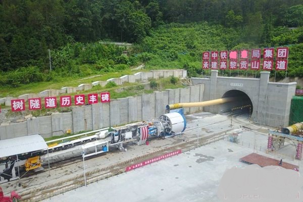 2017年施工中的高黎貢山隧道