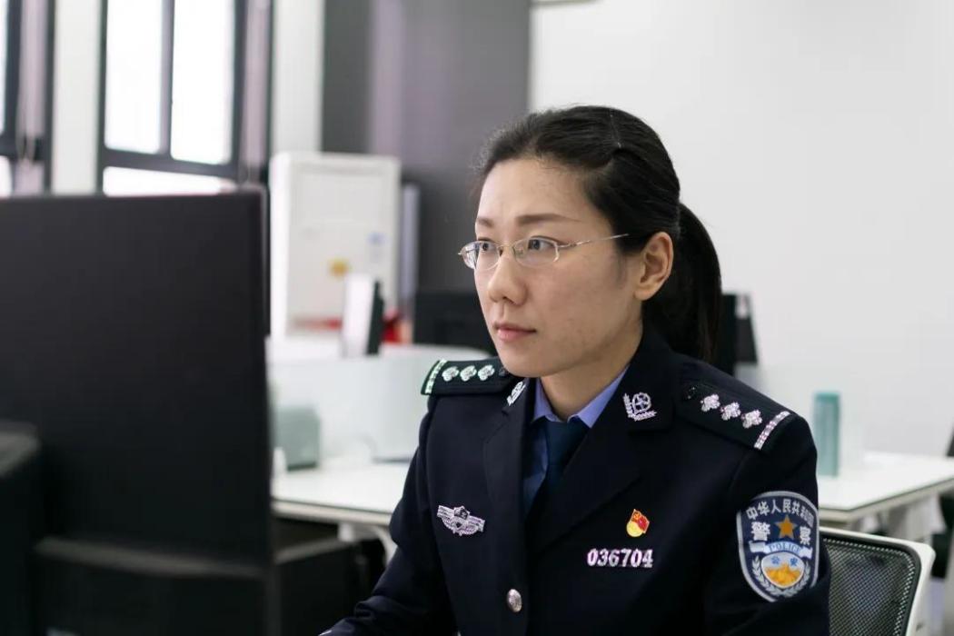 胡冰(湖北省武漢市公安局東西湖區分局刑事偵查大隊一級警長) 胡冰(湖北省武漢市公安局東西湖區分局刑事偵查大隊一級警長)