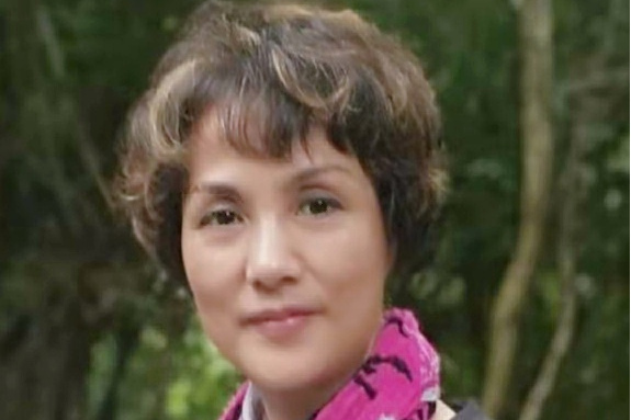 楊麗梅(四川省戲劇家協會會員、一級演員) 楊麗梅(四川省戲劇家協會會員、一級演員)