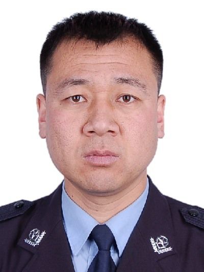 黃慶華(吉林省延邊朝鮮族自治州延吉市公安局交通管理大隊女子中隊原指導員) 黃慶華(吉林省延邊朝鮮族自治州延吉市公安局交通管理大隊女子中隊原指導員)