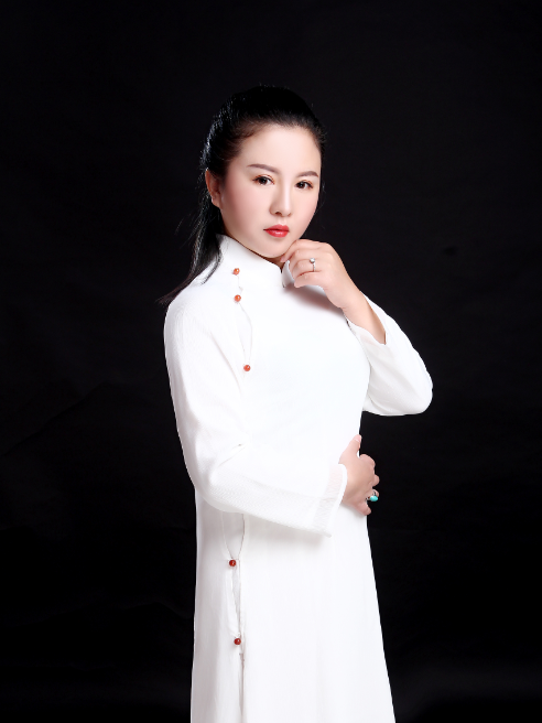 榮榮(當代景泰藍工藝美術師) 榮榮(當代景泰藍工藝美術師)