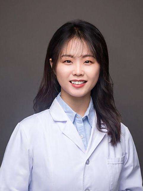 曹鳳(北京中醫藥大學針灸推拿學院2019級碩博班的碩士研究生) 曹鳳(北京中醫藥大學針灸推拿學院2019級碩博班的碩士研究生)