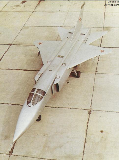 蘇-24 T-6-1原型機還沒有採用可變翼設計