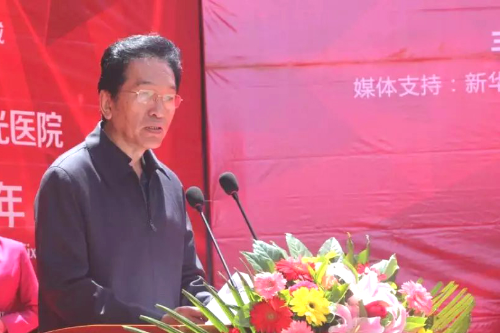 西藏自治區政協副主席、自治區工商聯主席阿沛·晉源講話