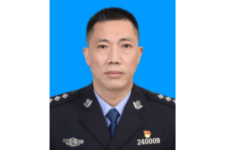 王瓊(清遠市公安局黨委委員、副局長,英德市副市長、市公安局局長) 王瓊(清遠市公安局黨委委員、副局長,英德市副市長、市公安局局長)