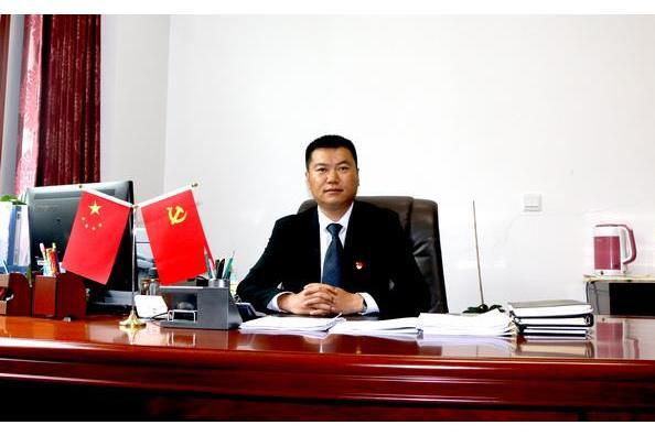 彭亮(青海省果洛州班瑪縣人民政府副縣長) 彭亮(青海省果洛州班瑪縣人民政府副縣長)