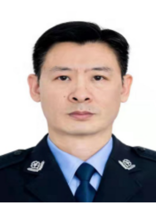 徐楓(山東省棗莊市公安局黨委委員、政治部主任、副局長) 徐楓(山東省棗莊市公安局黨委委員、政治部主任、副局長)