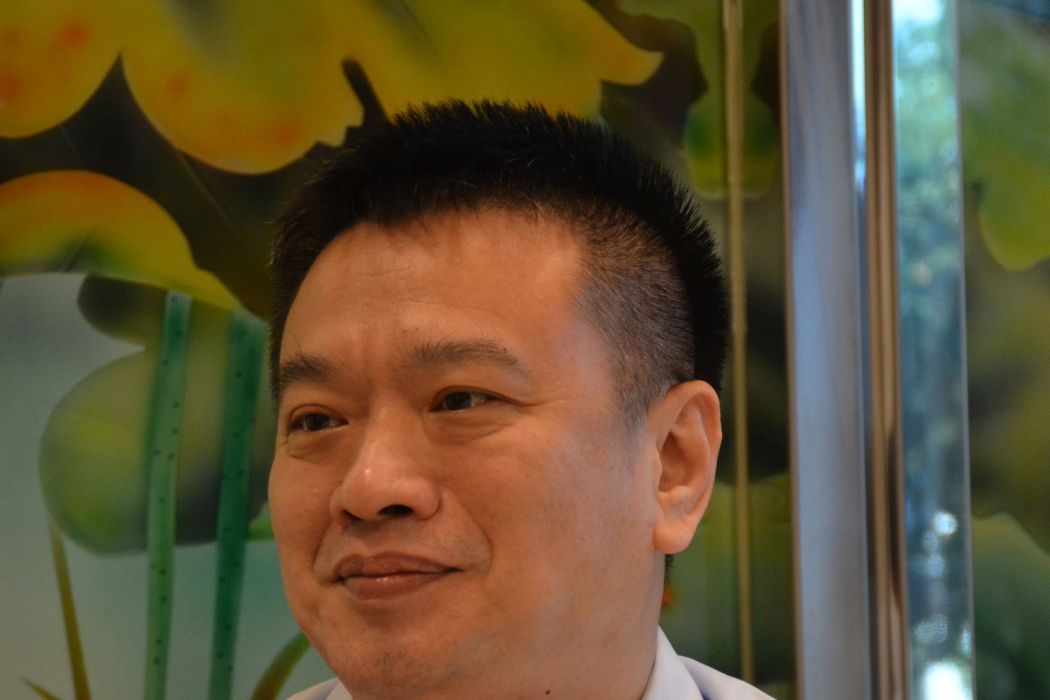 徐雄(東方時尚投資有限公司執行董事兼總經理) 徐雄(東方時尚投資有限公司執行董事兼總經理)