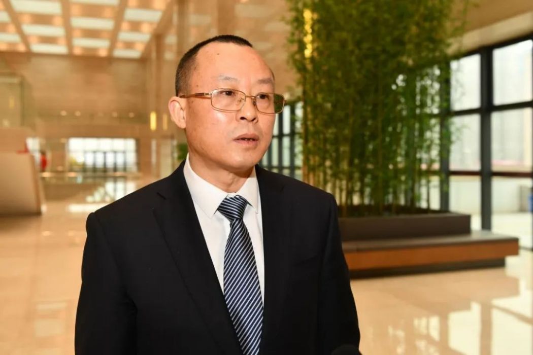 鄧海濤(南昌市新建區政務服務數據管理局黨組書記、局長) 鄧海濤(南昌市新建區政務服務數據管理局黨組書記、局長)