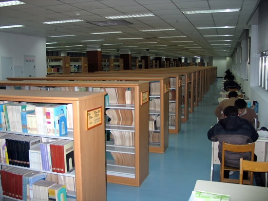 南京航空航天大學圖書館四樓書庫