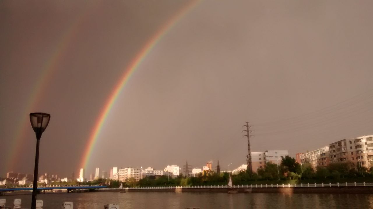 5月13日傍晚 大雨過後伊通河旁出現雙彩虹