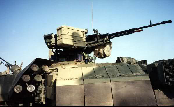 安裝在坦克上面的遙控機槍版