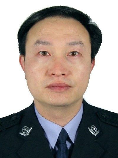 賀納新(湖南省韶山市公安局黨委副書記、副局長（正科級）)