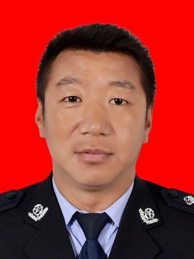 楊峰(四川省甘孜藏族自治州石渠縣公安局黨委委員、刑事偵查大隊大隊長) 楊峰(四川省甘孜藏族自治州石渠縣公安局黨委委員、刑事偵查大隊大隊長)