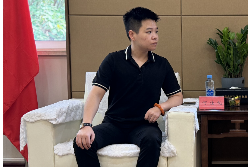 何佳憶 何佳憶