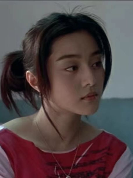 武月(2003年馮小剛執導劇情片《手機》中角色) 武月(2003年馮小剛執導劇情片《手機》中角色)