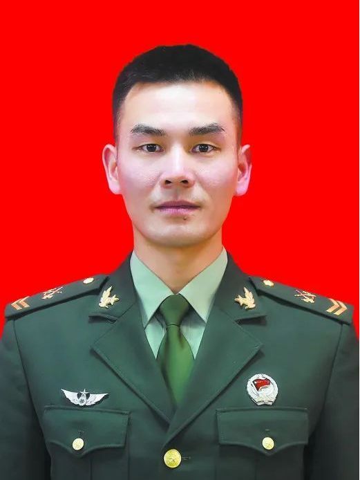李晉(中部戰區陸軍某旅飛行控制技師兼班長) 李晉(中部戰區陸軍某旅飛行控制技師兼班長)