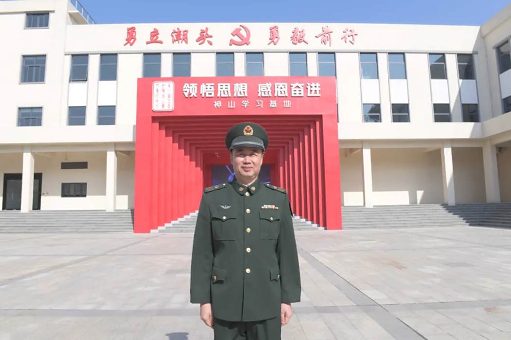 李文光(原中國人民解放軍東部戰區陸軍某部一級軍士長) 李文光(原中國人民解放軍東部戰區陸軍某部一級軍士長)