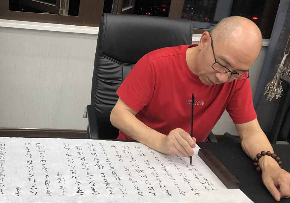 周榮生(陝西中鏞藝術品有限公司總經理) 周榮生(陝西中鏞藝術品有限公司總經理)