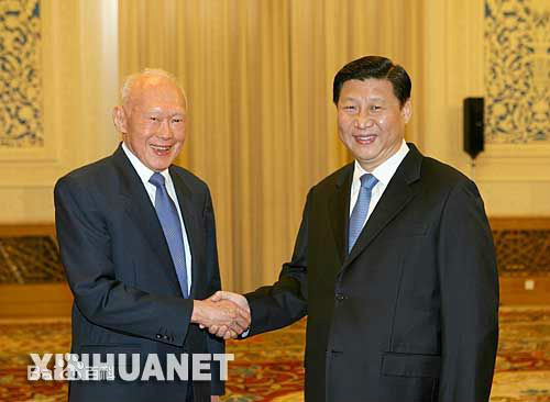 新加坡國父李光耀（左）和國家主席習近平