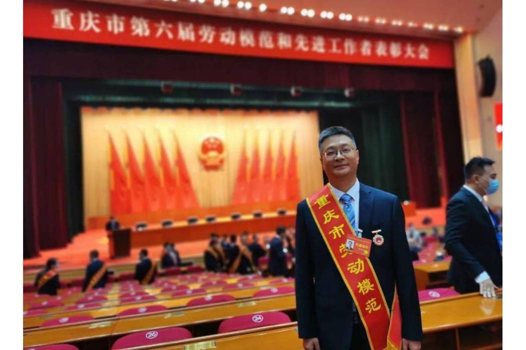 劉長春(中鐵八局集團第一工程有限公司副總經理、工會主席) 劉長春(中鐵八局集團第一工程有限公司副總經理、工會主席)
