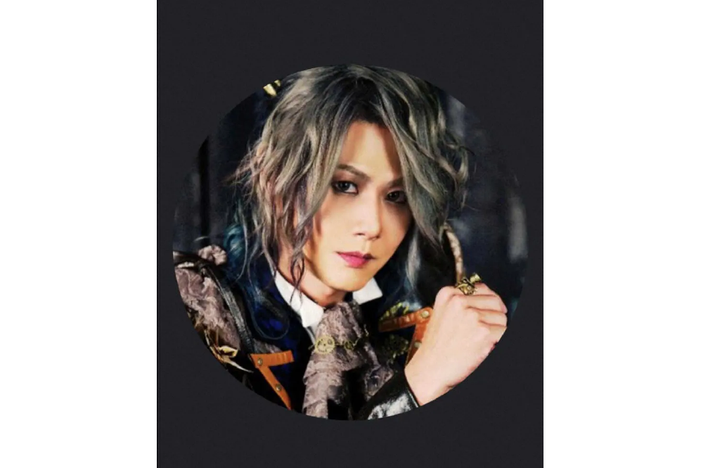 KOJI(視覺系樂隊La'cryma Christi的吉他手) KOJI(視覺系樂隊La'cryma Christi的吉他手)