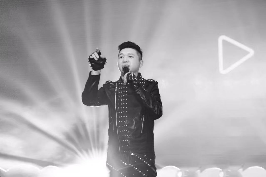 偉明(中國內地男歌手) 偉明(中國內地男歌手)