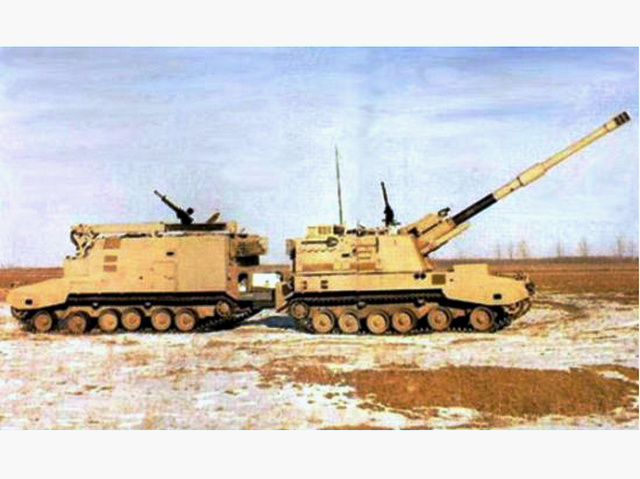 PLZ-45自行火炮與彈藥補給車對接