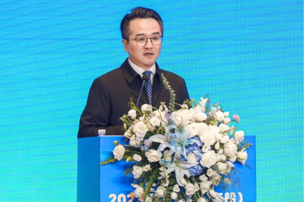 趙東(中國氣象局航空氣象重點開放實驗室常務副主任,全球氣象導航公司總經理) 趙東(中國氣象局航空氣象重點開放實驗室常務副主任,全球氣象導航公司總經理)