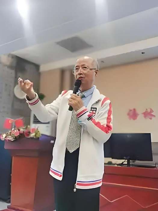 劉明(黑龍江中醫藥大學教授，醫學英語教育專家)