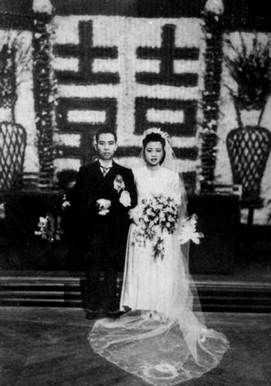 1943年1月，馬萬祺與羅柏心喜結良緣