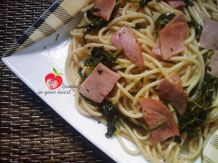 菠菜燻肉意面 菠菜燻肉意面