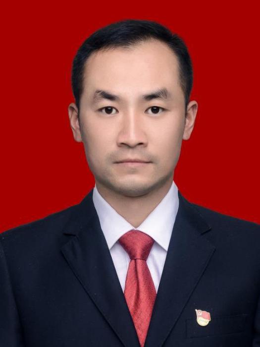 李江(雲南省武定縣政務服務管理局黨組成員、公共資源交易中心主任) 李江(雲南省武定縣政務服務管理局黨組成員、公共資源交易中心主任)