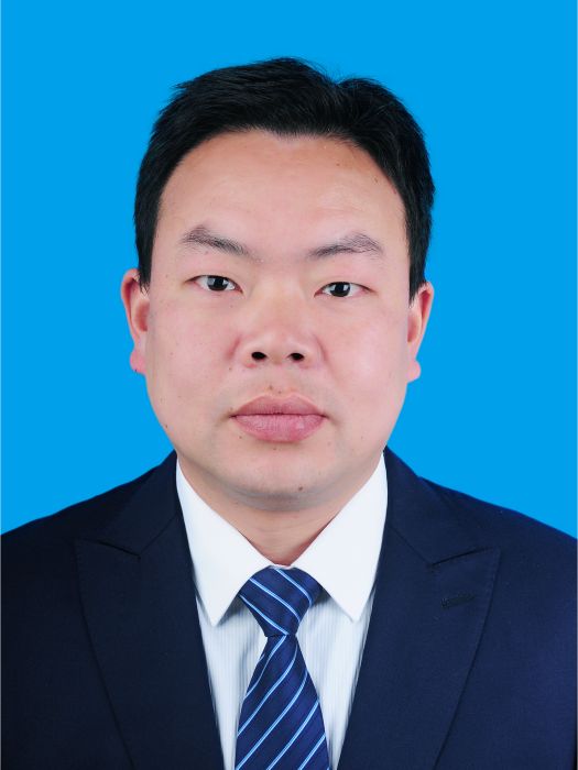 呂剛(四川省崇州市行政審批局黨組成員、副局長) 呂剛(四川省崇州市行政審批局黨組成員、副局長)