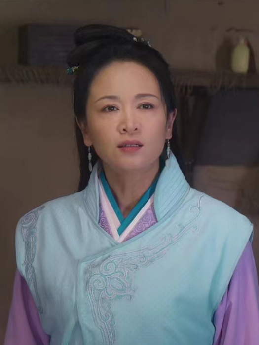 白清(古裝動作喜劇片《大漠追雲劍》中的角色。) 白清(古裝動作喜劇片《大漠追雲劍》中的角色。)