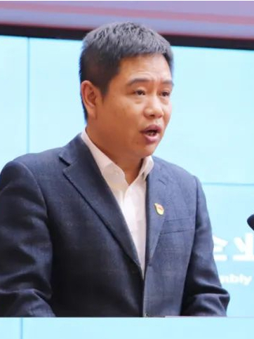劉志勇(水電九局國際公司總經理,貴州省外經貿企業協會常務副會長) 劉志勇(水電九局國際公司總經理,貴州省外經貿企業協會常務副會長)